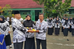 penyerahan tumpeng